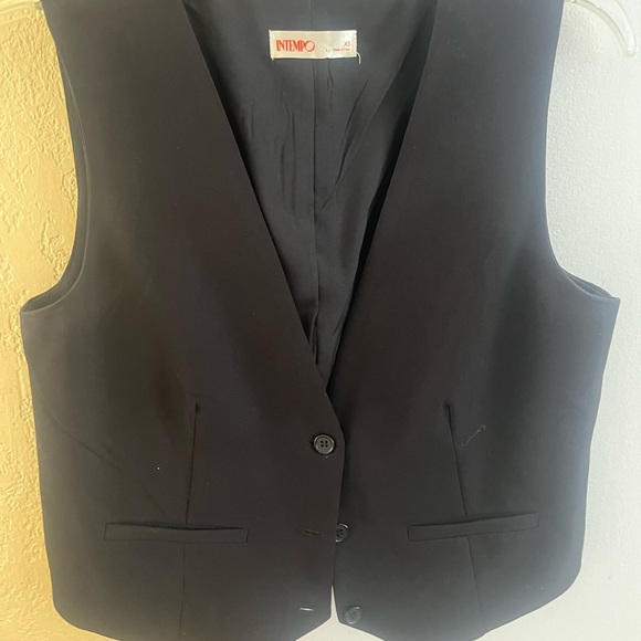 Vest - Picture 1 of 3